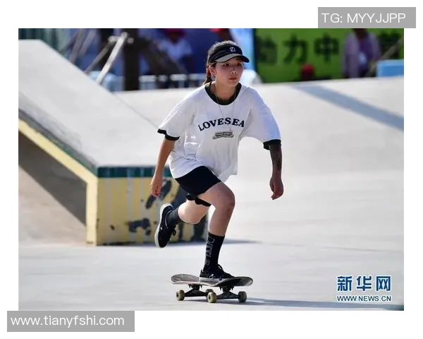 重庆滑板队在极限运动嘉年华中的灵活性表现引发热议与赞赏